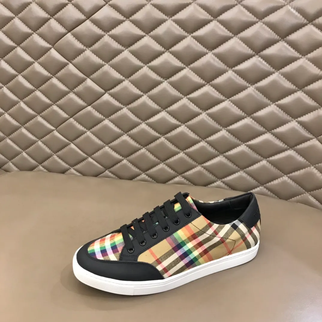 p360 "BURBERR*" men's classic low-top sneakers are reinterpreted in Vintage checkered cotton and matte calfskin, decorated with a new brand logo. First-layer sheepskin lining, embossed Burberry logo on the heel, and original TPU outsole! Size: 38-44